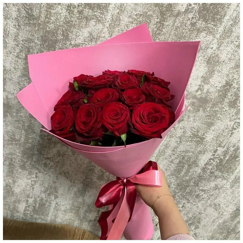 на столе 15 красных