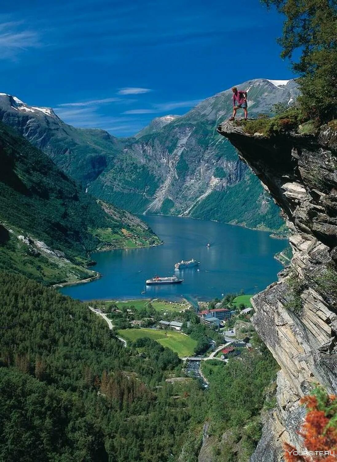 Фьорды достопримечательность какой страны. Гейрангер-Фьорд Норвегия. Гейрангер-Фьорд, графство мёре-ОГ-Ромсдал, Норвегия. Мёре-ОГ-Ромсдал Норвегия. Акернесет гора в Норвегии.