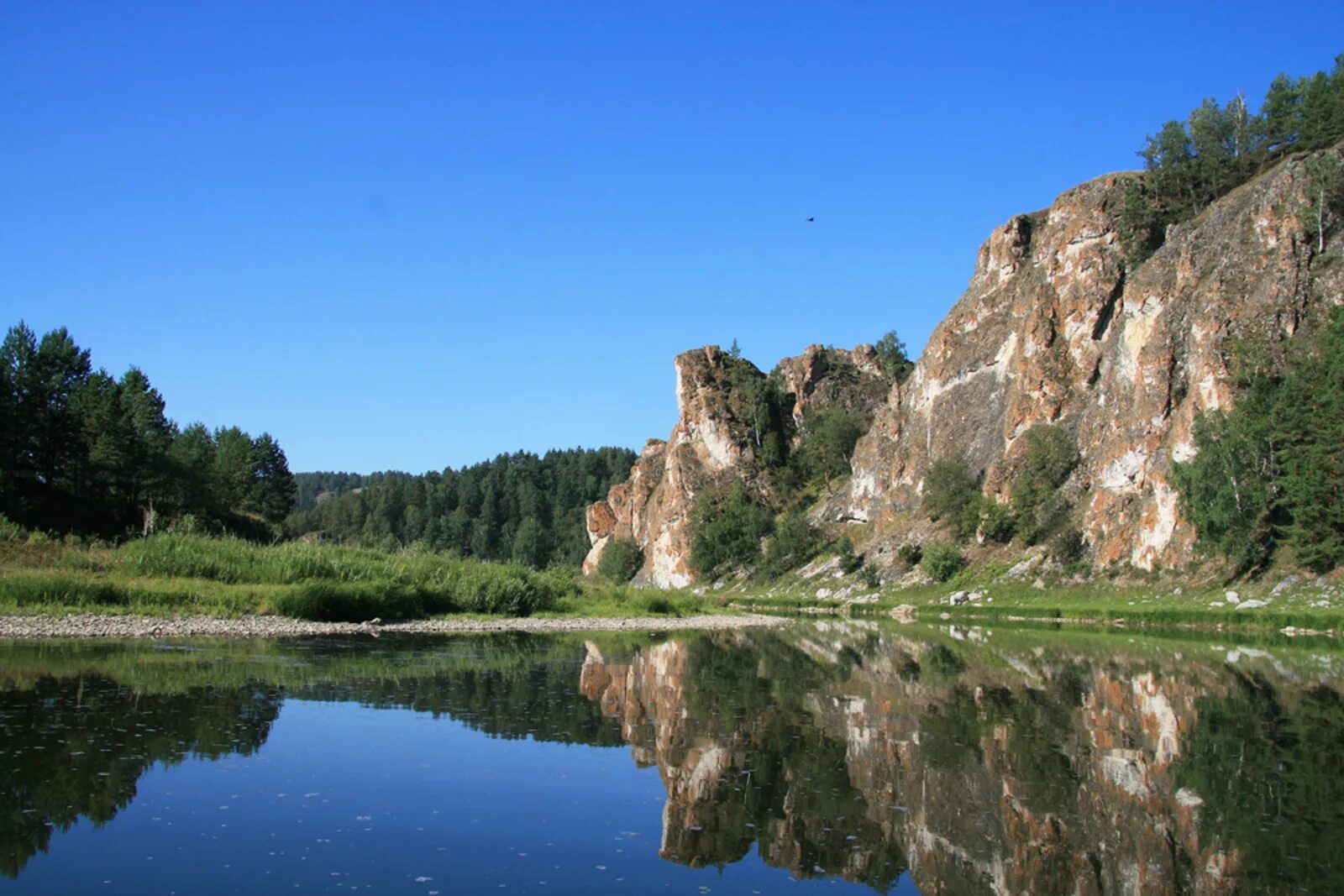 Башкортостан фото. Природа Башкирии Башкирии. Река с горы Республика Башкортостан. Респ Башкортостан природа. Река белая Башкирия памятники.