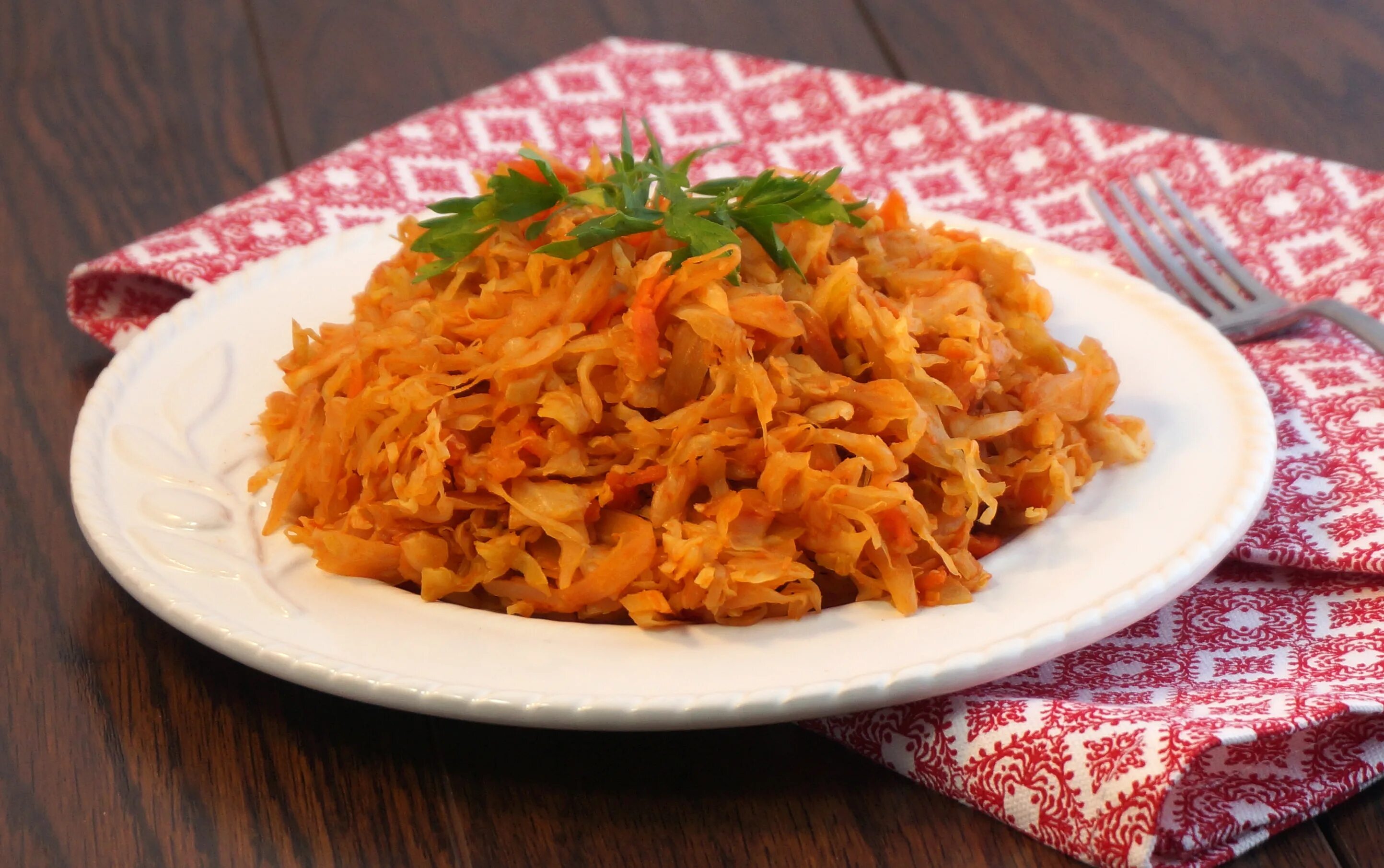 гарнир из свежей капусты. пекинская капуста на гарнир. гарнир из свежей капусты. блюда из тушеной капусты. гарнир из свежей капусты.