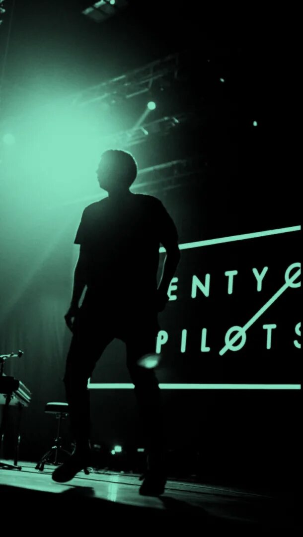 The outside twenty one. Twenty one pilots. twenty one pilots обои. twenty one pilots aesthetic. twenty one pilots тумблер.