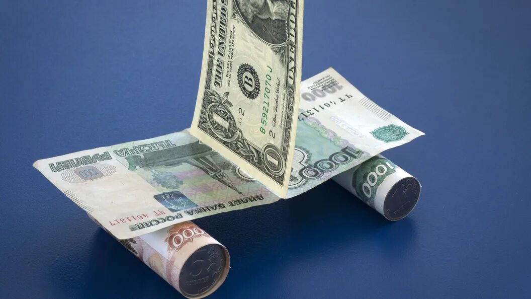 Доллар евро рубль. Доллары в рубли. Доллар (валюта). Финансовая долларовая система.