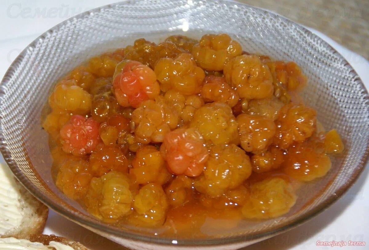Джем из морошки. Моченая морошка. Моченая морошка. Варенье из морошки. Морошка конфитюр.