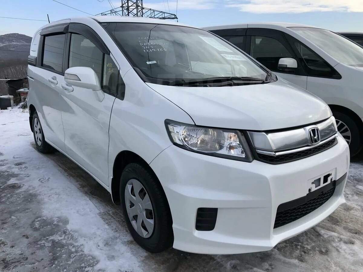 Купить хонда во владивостоке с пробегом. Хонда Фрид 2014. Honda freed g 2014. Хонда Фрид 2014 бензин. Хонда Фрид 4 ВД.