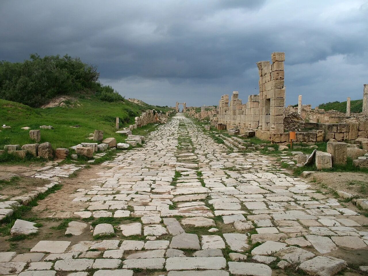 Ancient way. Дорога в древнем Риме. Мощеные дороги римской империи. Дороги в древнем Риме. Древние римские дороги.