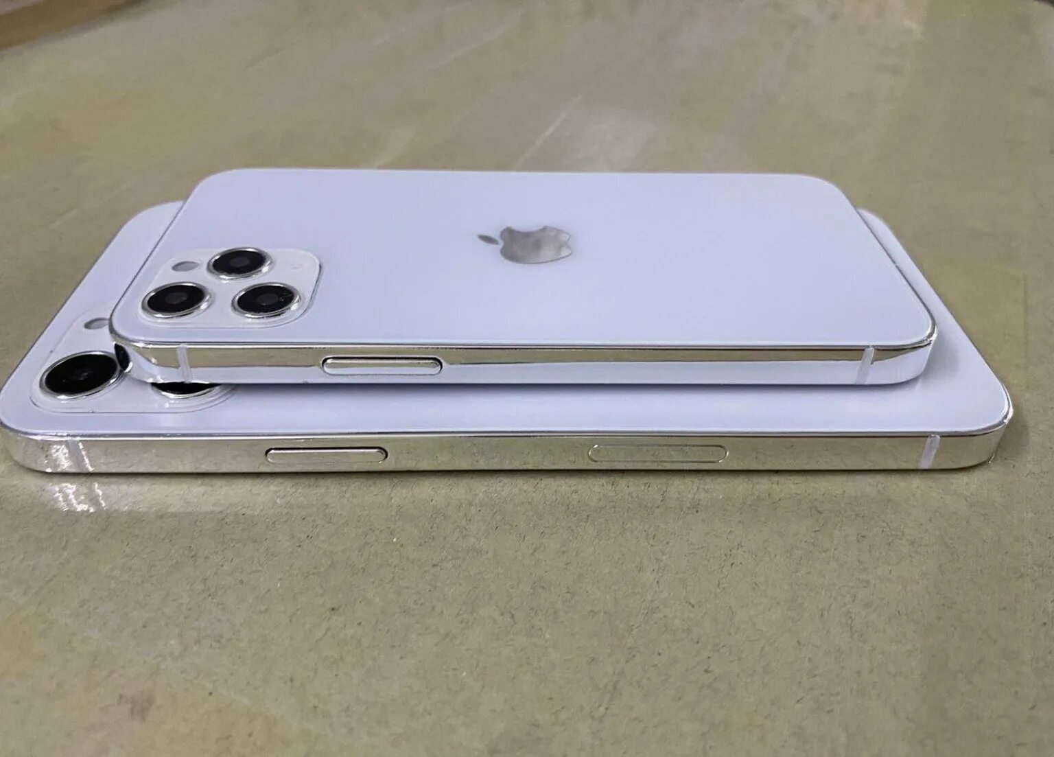 Новый айфон сайт. Apple iphone 12. Iphone 12 Pro White. Новый айфон 12 эпл. Apple iphone 12 белый.