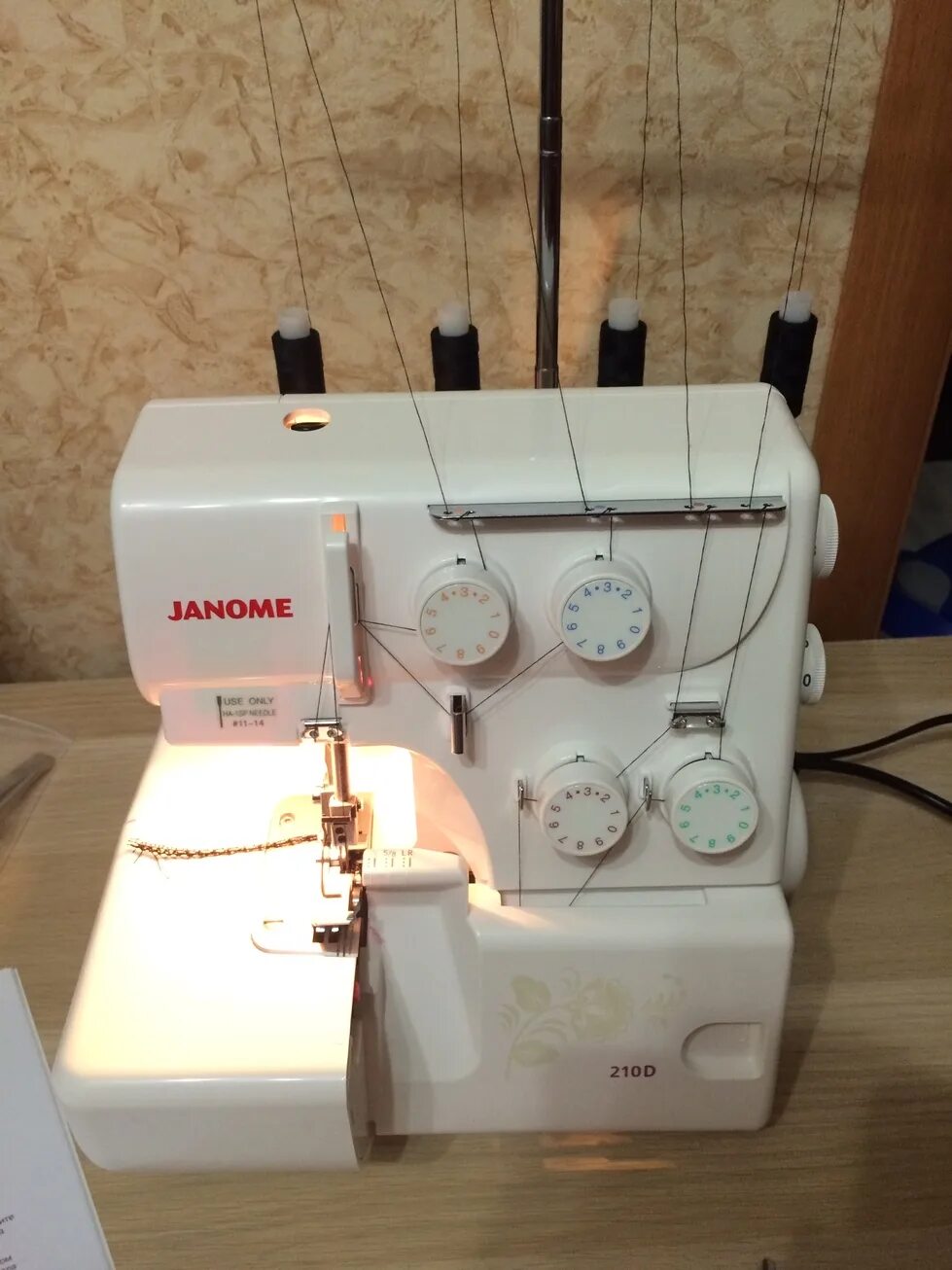 Оверлок flatlock 210d. Оверлок джаноме 210д. оверлок janome mylock 210d. janome 730d оверлок. janome 210.