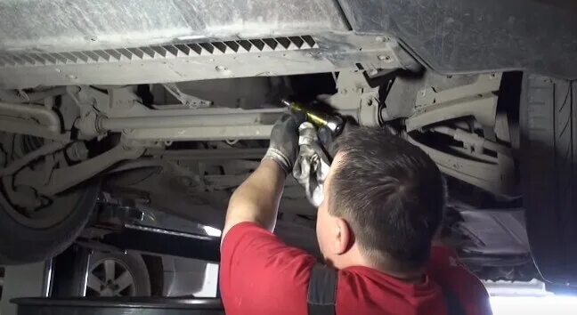 4. Фильтр коробки автомат ауди а6 с5. Пробка сливная двигателя ауди а4. Датчик давления масла ауди а4 б8 1. Замена масла а4 б8.