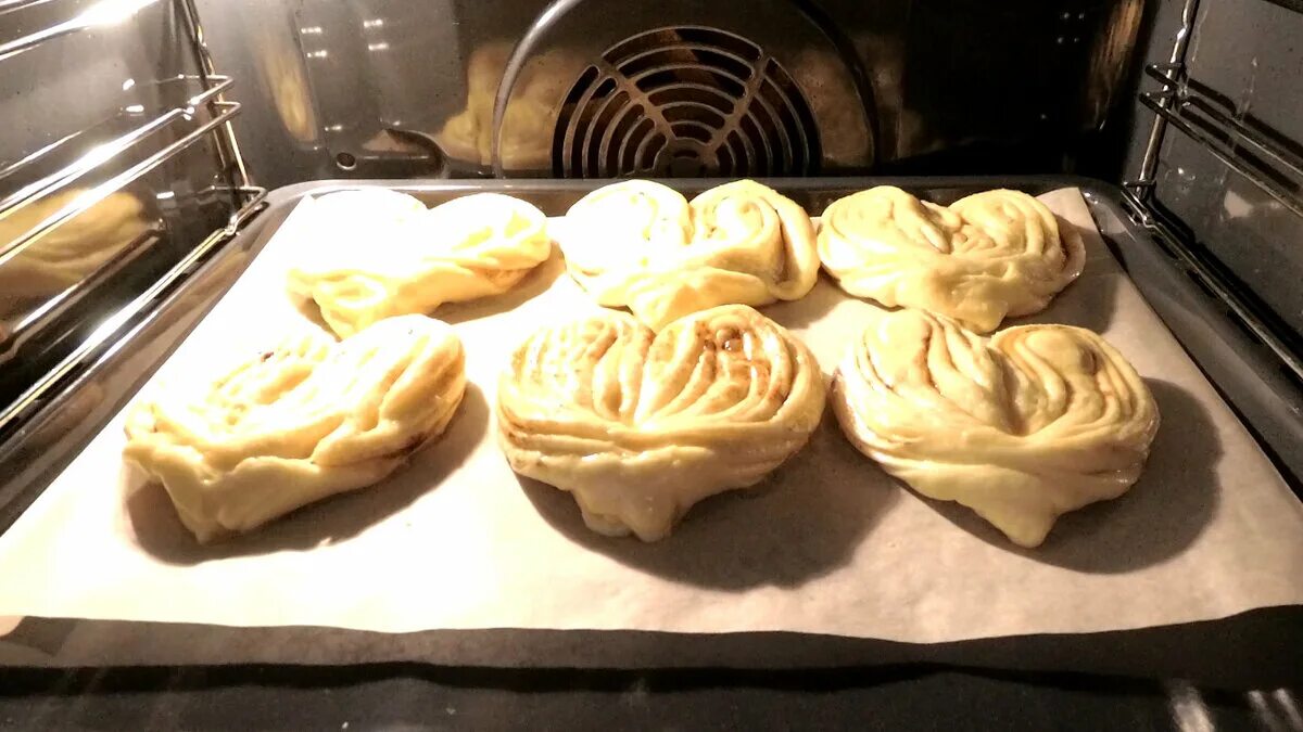 Формы булочек с сахаром. Булочки из дрожжевого теста. Плюшки на скорую руку. Домашние булочки с сахаром в духовке. Печь для булочек.