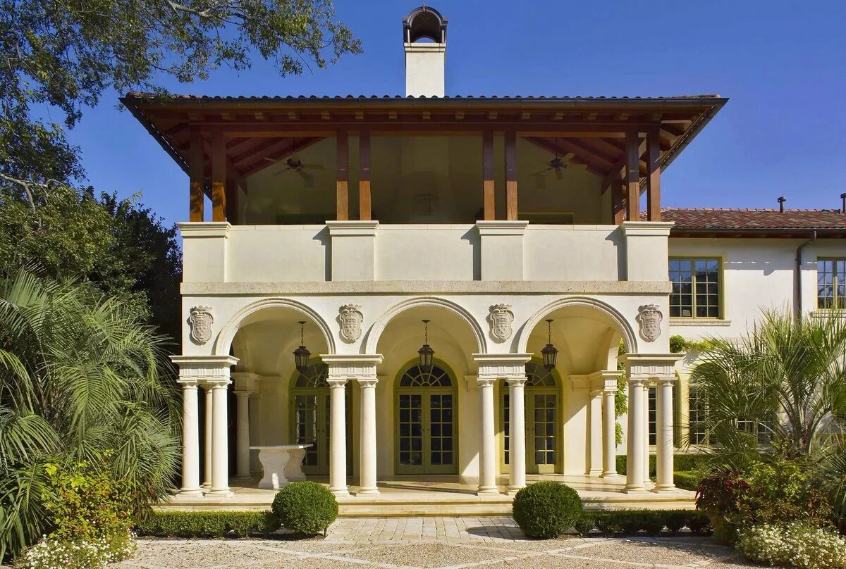 Русский дом в италии. Дом в стиле ренессанс италия архитектура. Португалия вилла колониальный стиль внутренний дворик. Русский дом в италии. Итальянская вилла палаццо классика.
