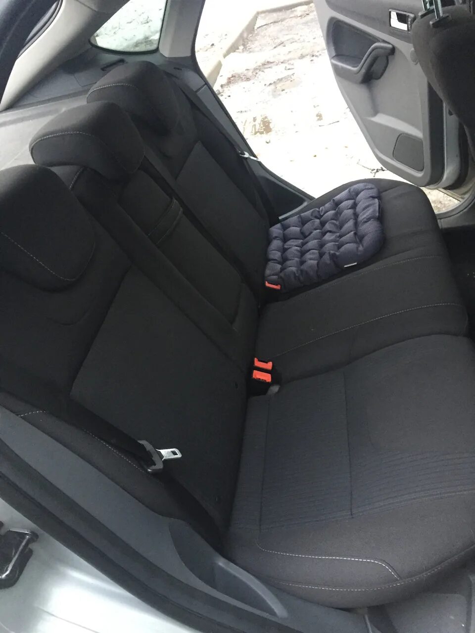 Стирка обивок передних сидений - Ford Fiesta (Mk VI), 1,4 л, 2009 года своими ру