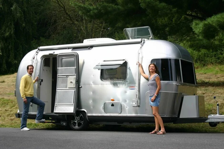 Тот дом трейлер. Американский кемпер airstream. дом на колесах пан америка. прицеп дом. дом на колесах прицеп.