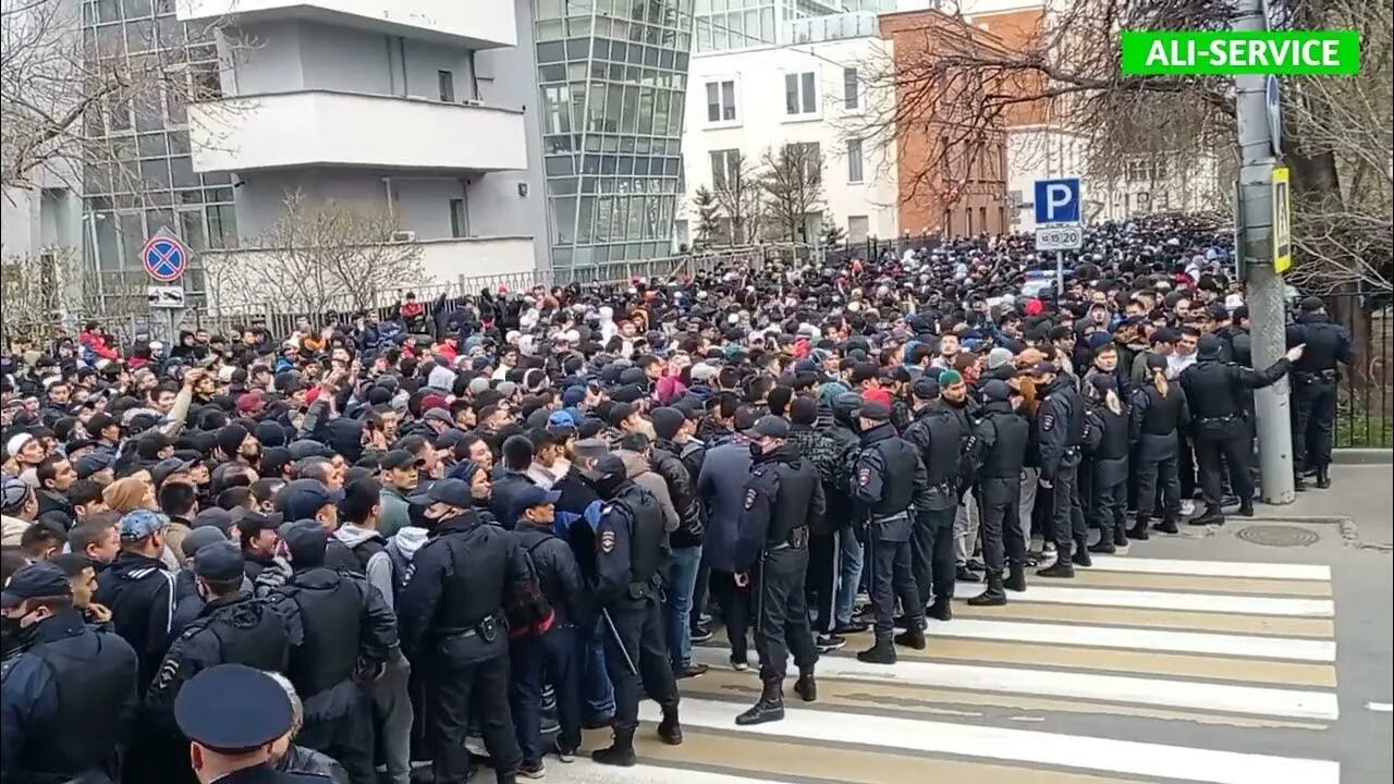 Намаз в москве ураза. Курбан-байрам 2022 в Москве.