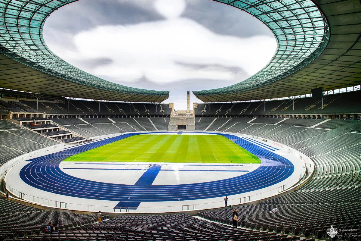 Olympic stadium. Стадион Олимпиаштадион Берлин. Стадион Олимпия Берлин. Стадион Герта Берлин. Олимпик Стадиум Берлин.