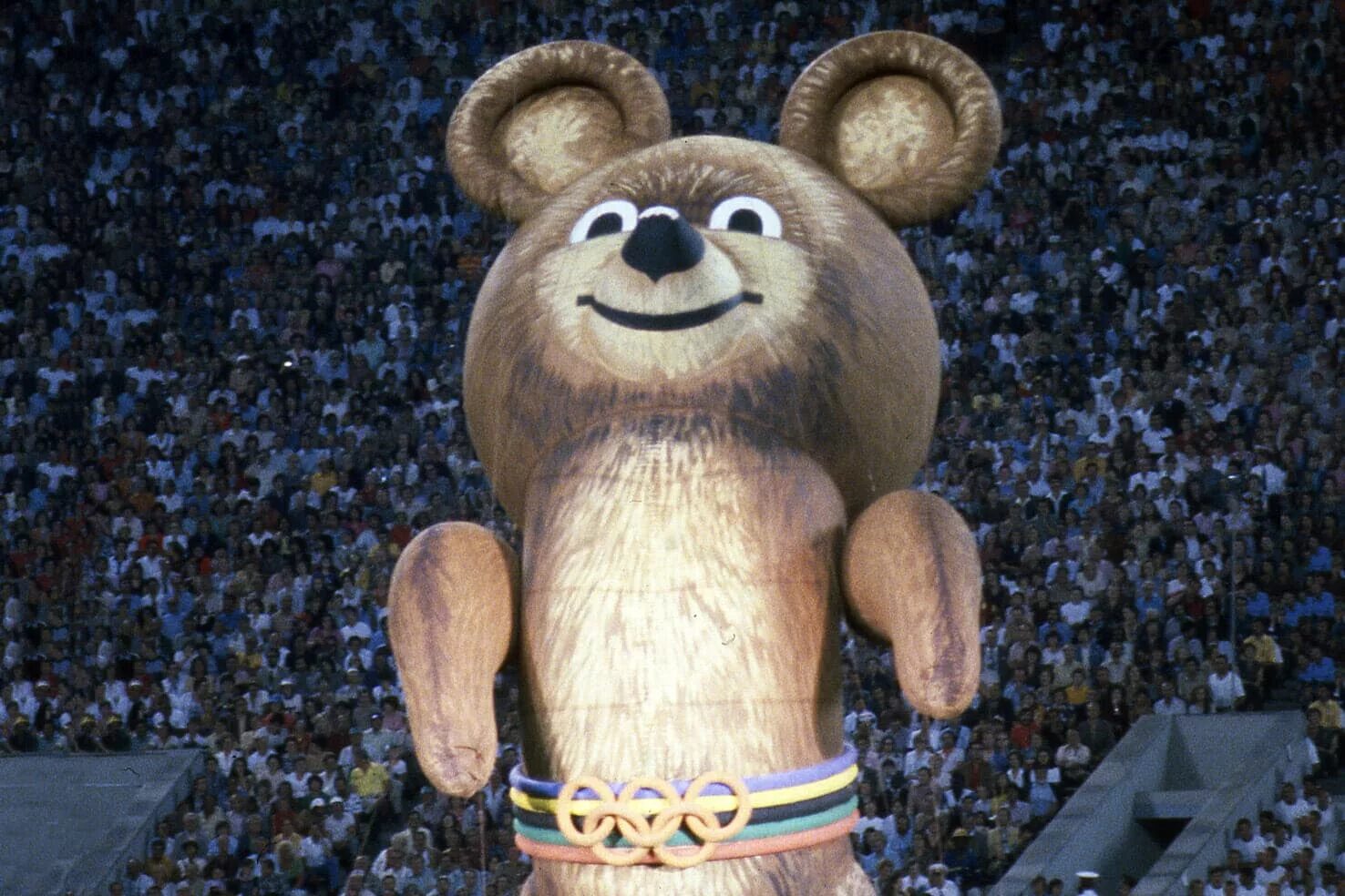 Маша и медведь олимпийская наб 9 1. Олимпийский мишка 1980. Олимпийский мишка 80. Сочи Олимпийский мишка 1980. Олимпийский мишка Сочи 2014 символ.