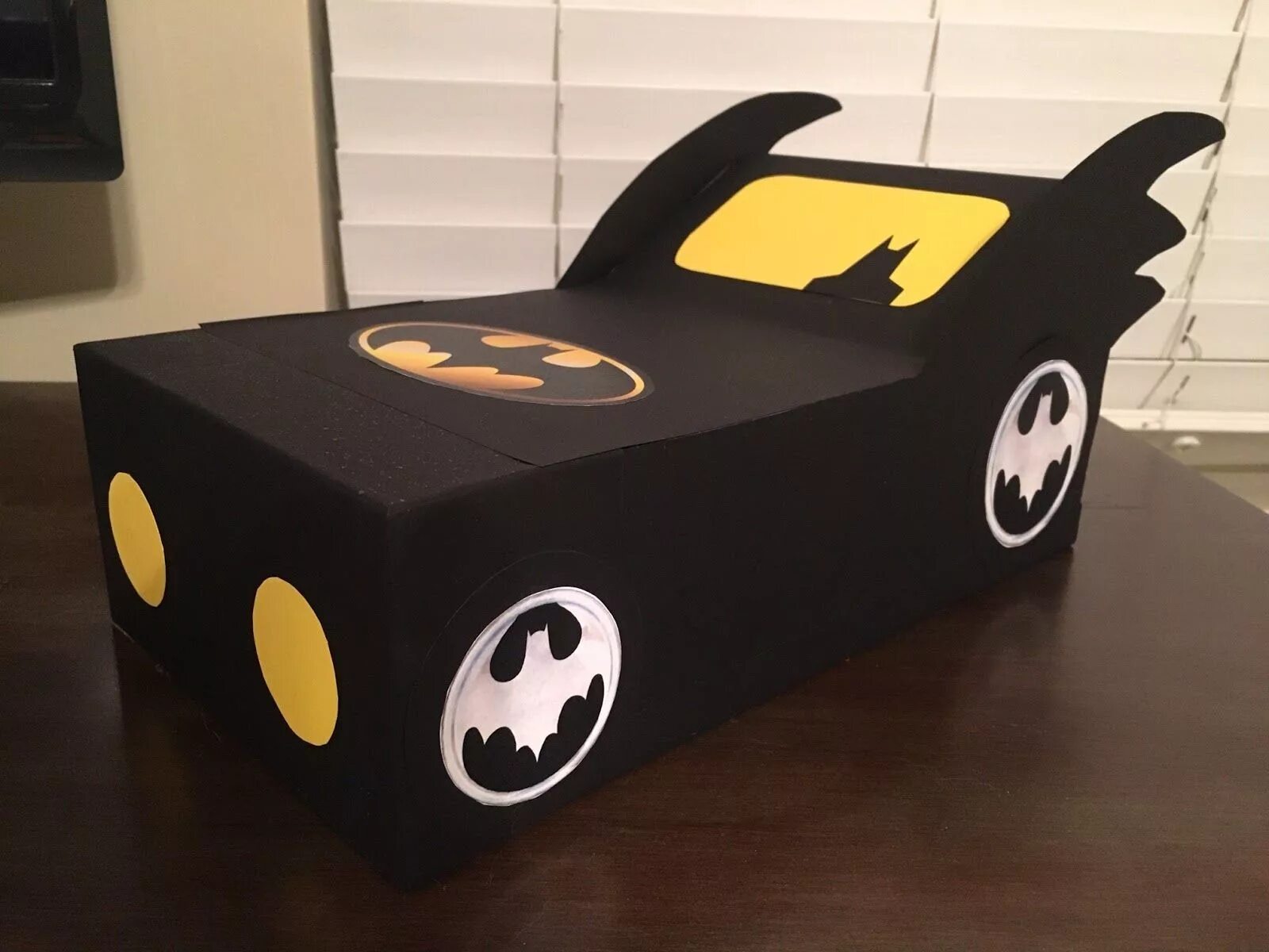 Бэтмен боксы. Поделка Бэтмен. Коробочки Бэтмен. Подарочная коробка Бэтмен. Коробка Бэтмена.