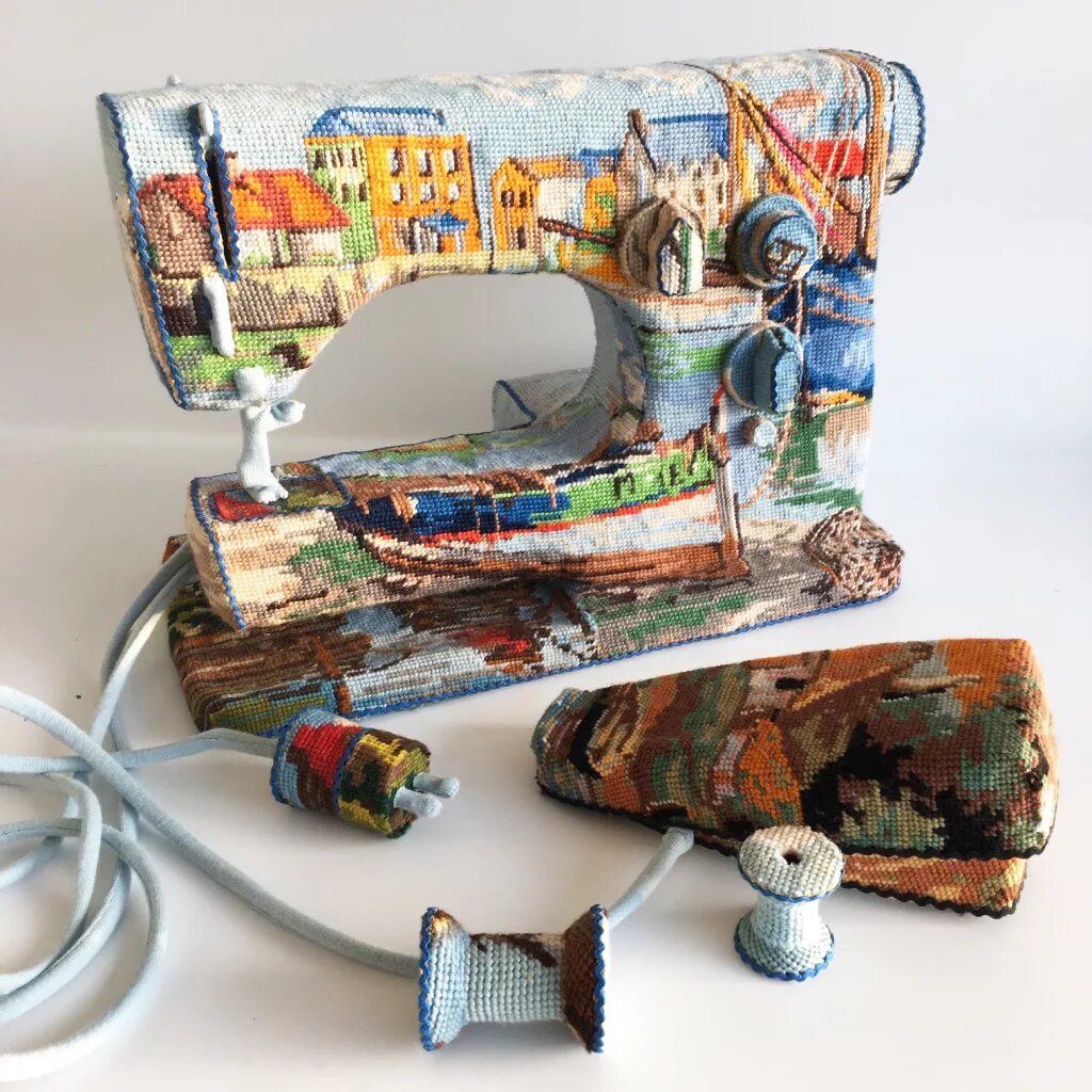 Яркие игрушки. Необычное хобби леди 12. Интересные хобби для девочек 10 лет. Необычные листья деревьев. Хобби для женщин.