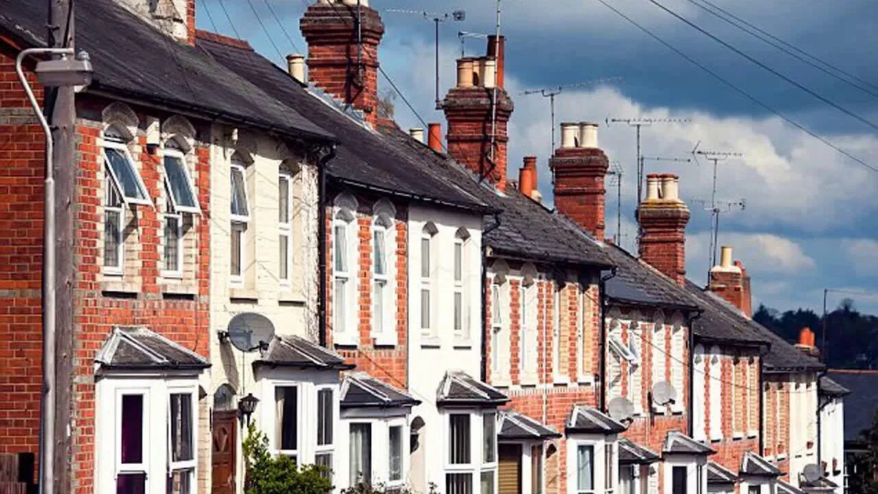 Дом в калифорнии. Дом в бостоне. Terraced houses (row house) великобритания. Flats in uk. Tenement flats.