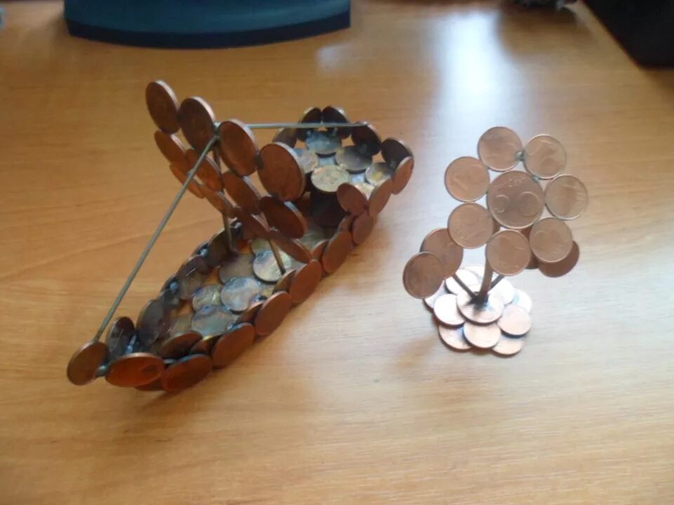 Поделки которые можно продать. Сувениры из монет. фигурки из монеток. самоделки из монет. поделки из монеток своими руками.