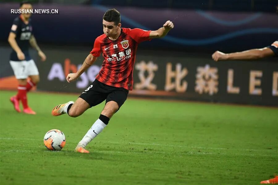 футбол в китае. гуанчжоу фк. футболисты китая. футбольный матч в китае. футбол чемпионат китая.