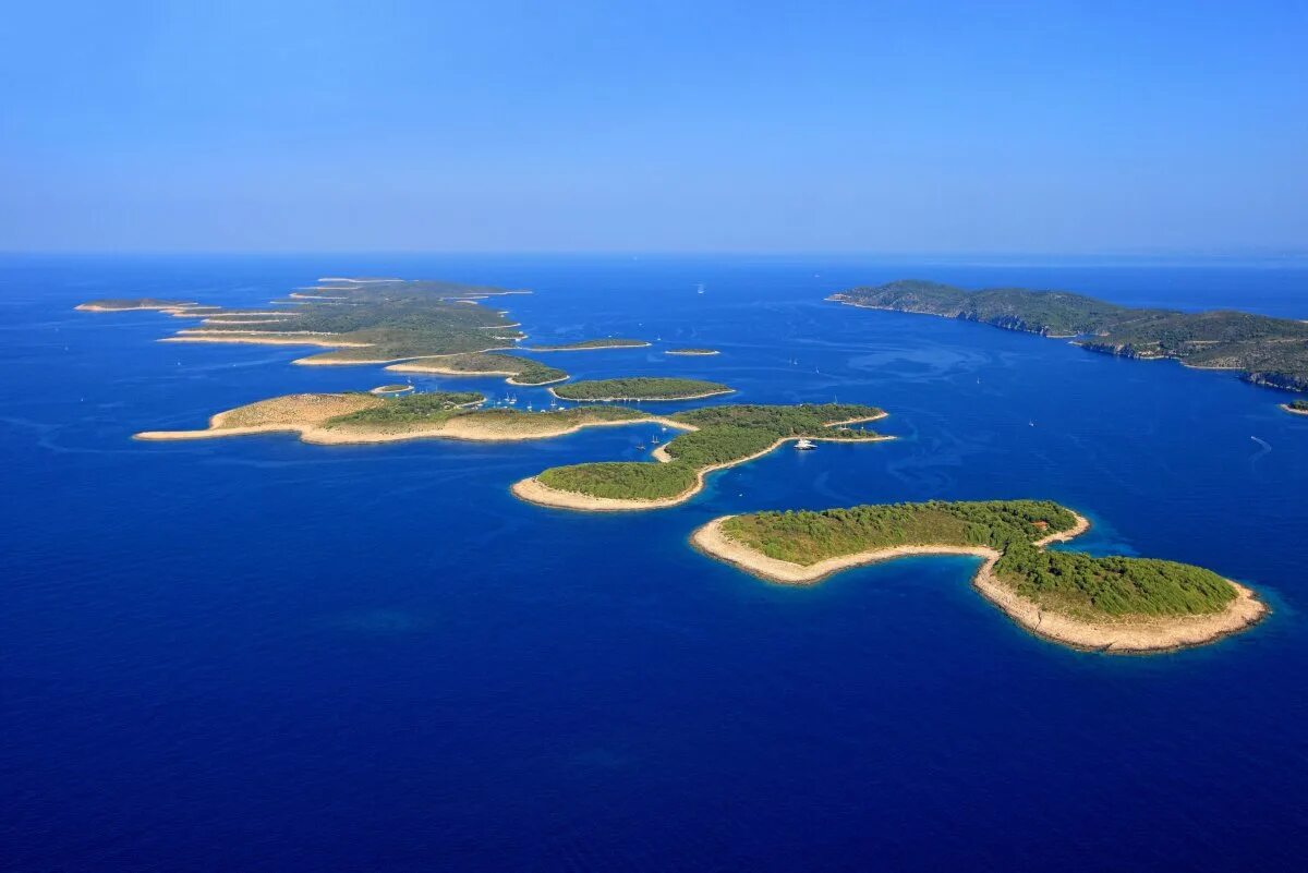 Страна в которой есть остров. Далматинские острова, Хорватия. Остров Корнати Хорватия. Паклинские острова Хорватия. Хорватия Далмация острова.