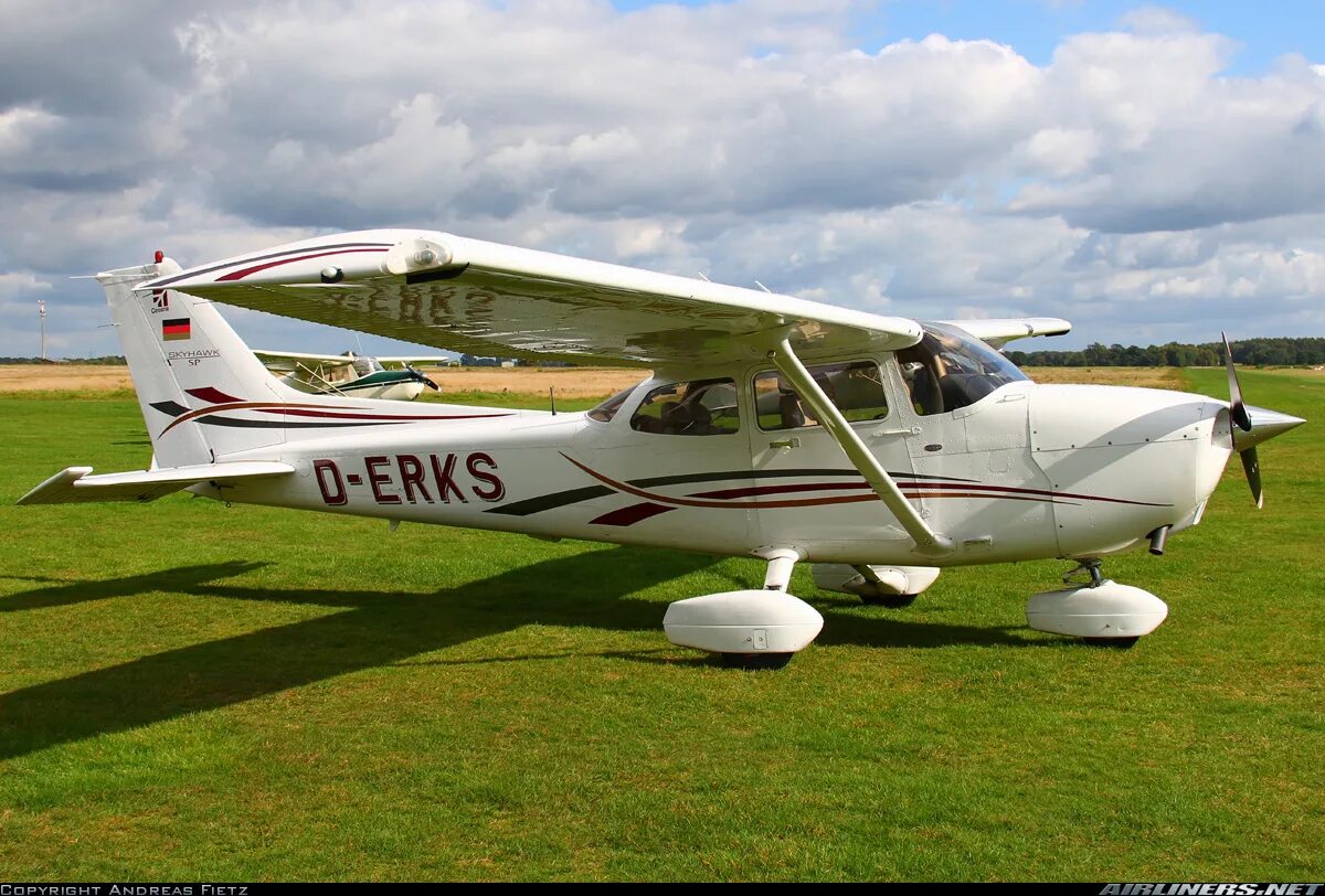 Сесна 172. Цесна 172s. Cessna 172s Skyhawk SP. Cessna 172sp Skyhawk. Cessna 172 4-х местный.