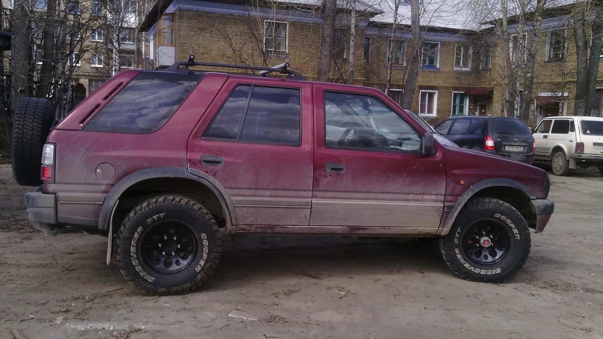 Фендеры opel frontera. Шины опель фронтера. Шины опель фронтера. Опель фронтера а на 31 колесах. Опель фронтера колеса.