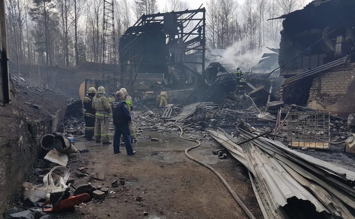 Пожар на пороховом заводе сегодня. Пожар на пороховом заводе сегодня. Причина пожара шахты пороховые. Пожар на пороховом заводе сегодня. Завод эластик рязань.