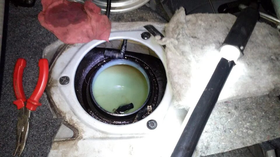 Бак топливный форд сиерра 1,8 бензин. Промывка топливного бака. Замена топливного фильтра honda civic eu1. 5 дизель. Сварка топливного бака.