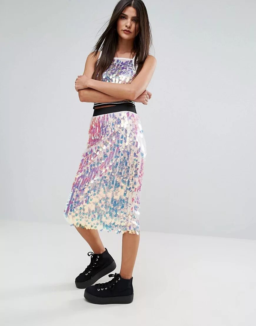 костюм с юбкой с пайетками