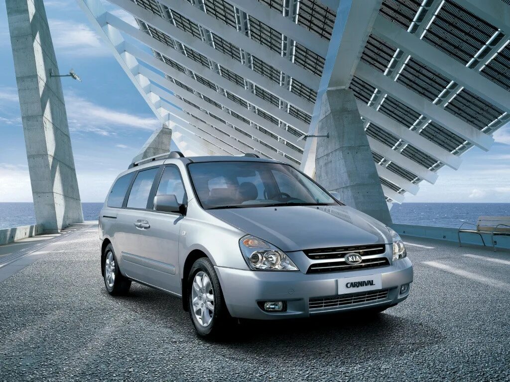 Kia carnival поколения. Киа Карнивал. Киа Карнивал 2. Kia Carnival 2007. Kia Carnival 3.