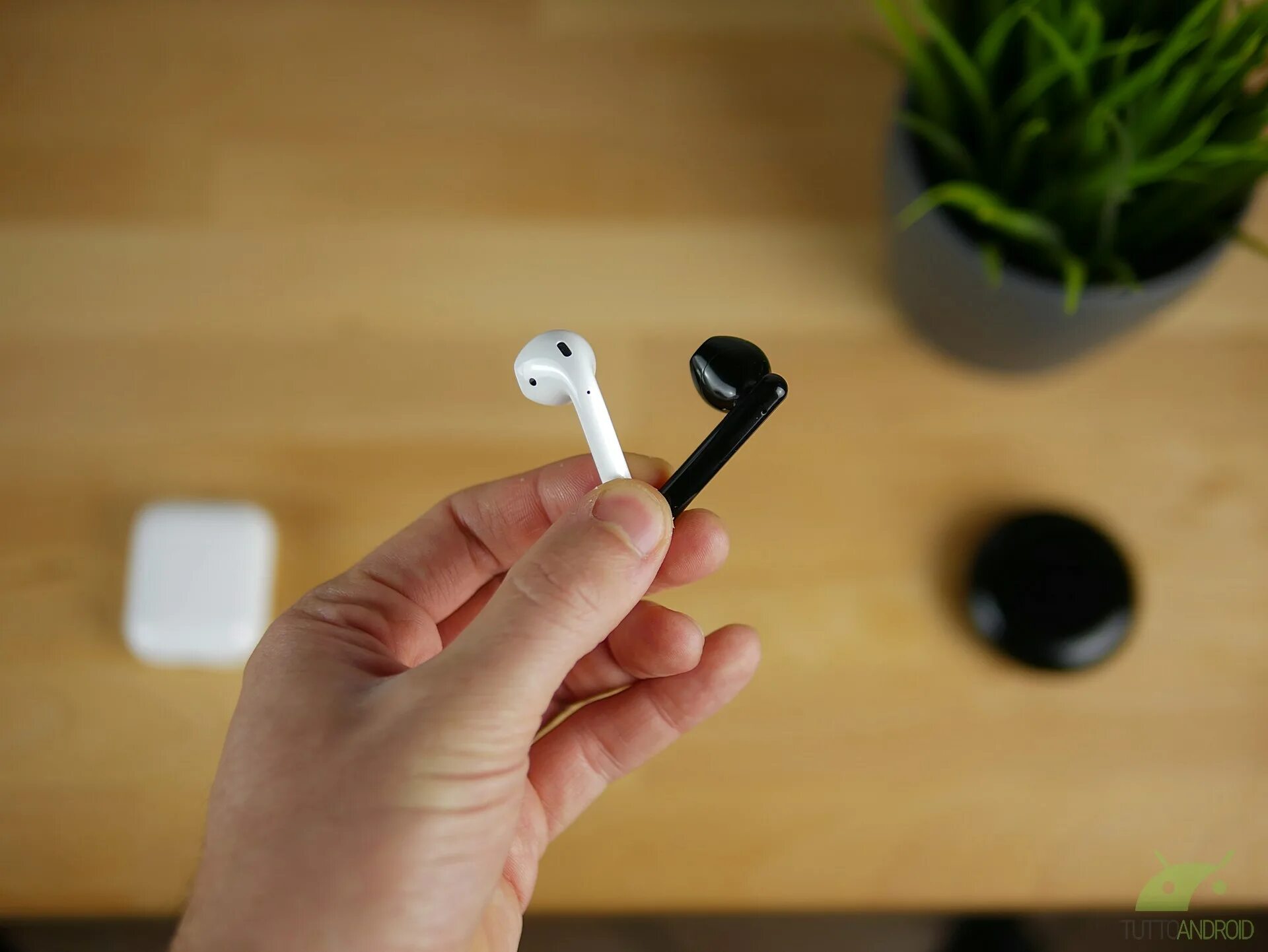 Freebuds airpods. AIRPODS Huawei freebuds. Аирподс Хуавей freebuds 3. Huawei freebuds AIRPODS 2. AIRPODS 2 vs 3.