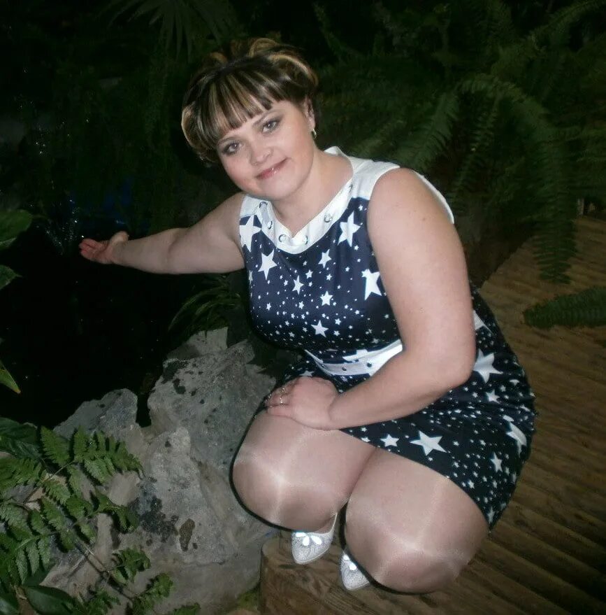 толстая тетка в кустах. толстая девушка рисунок. русская толстая женщина ссыт. девушка на толчке. писающие толстушки.