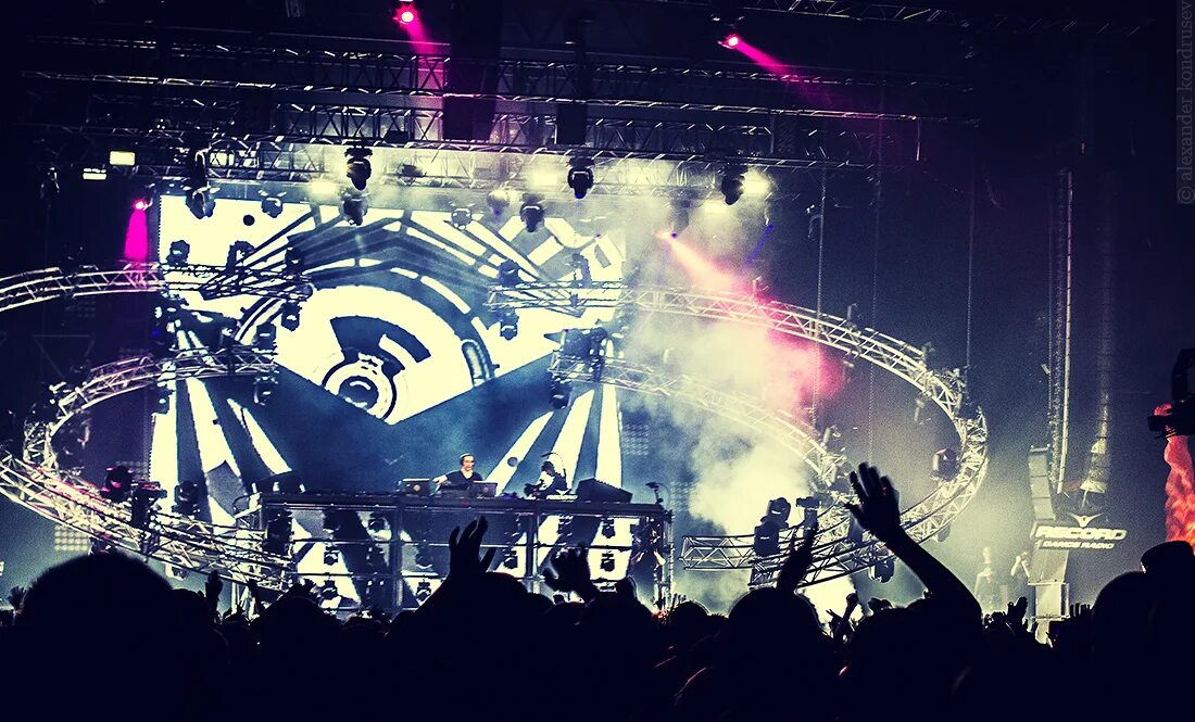 Dj burns. Dj burns. Dj burns. Paul van dyk - live @ amsterdam music festival (28-10-2005). Paul van dyk - live @ amsterdam music festival (28-10-2005).