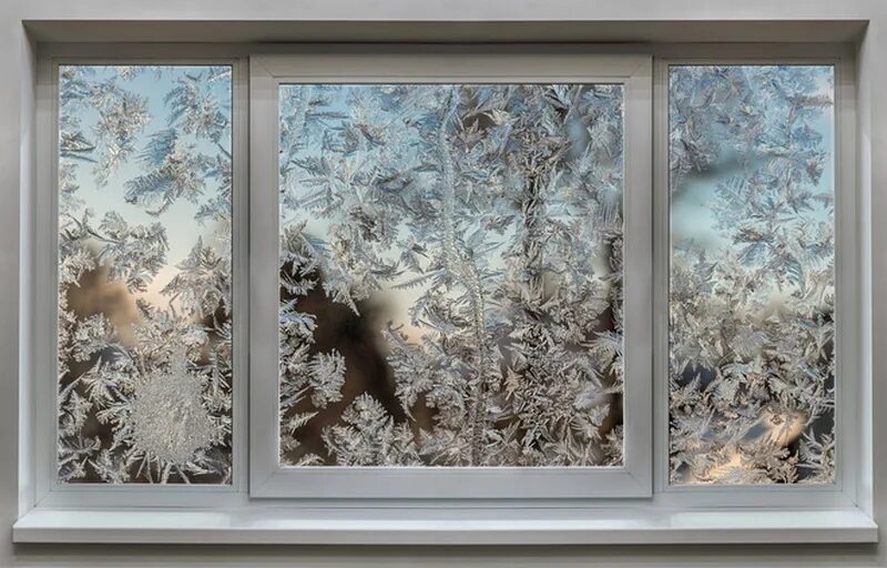 При сильных морозах на стеклах окон. Зимнее окно. Морозное окно. Узоры на окне. Морозные узоры на окне.
