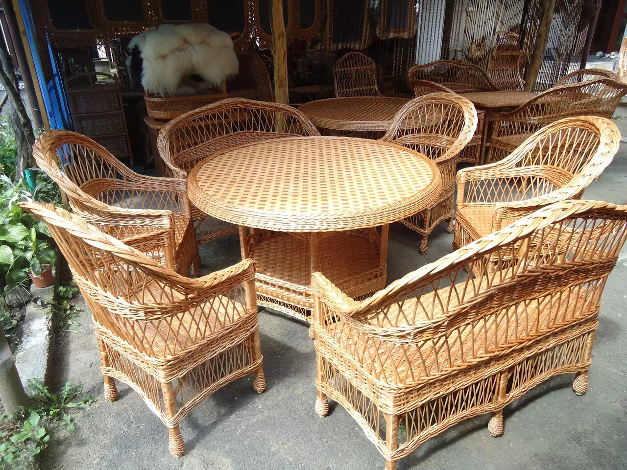 искусственный ротанг для плетения. мебель из ивовой лозы. плетеный ротанг. каркасы для плетения ротангом. плетеная мебель.