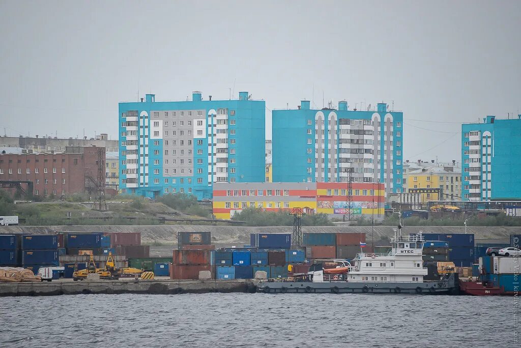 Город дудинка. Посёлок дудинка красноярский край. Дудинка таймыр. Енисей дудинка. Дудинка набережная площадь.