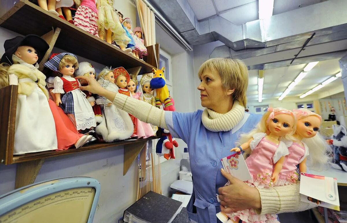 Toy производитель. Фабрика игрушек. Завод игрушек. Российская фабрика игрушек. Завод игрушек в России.