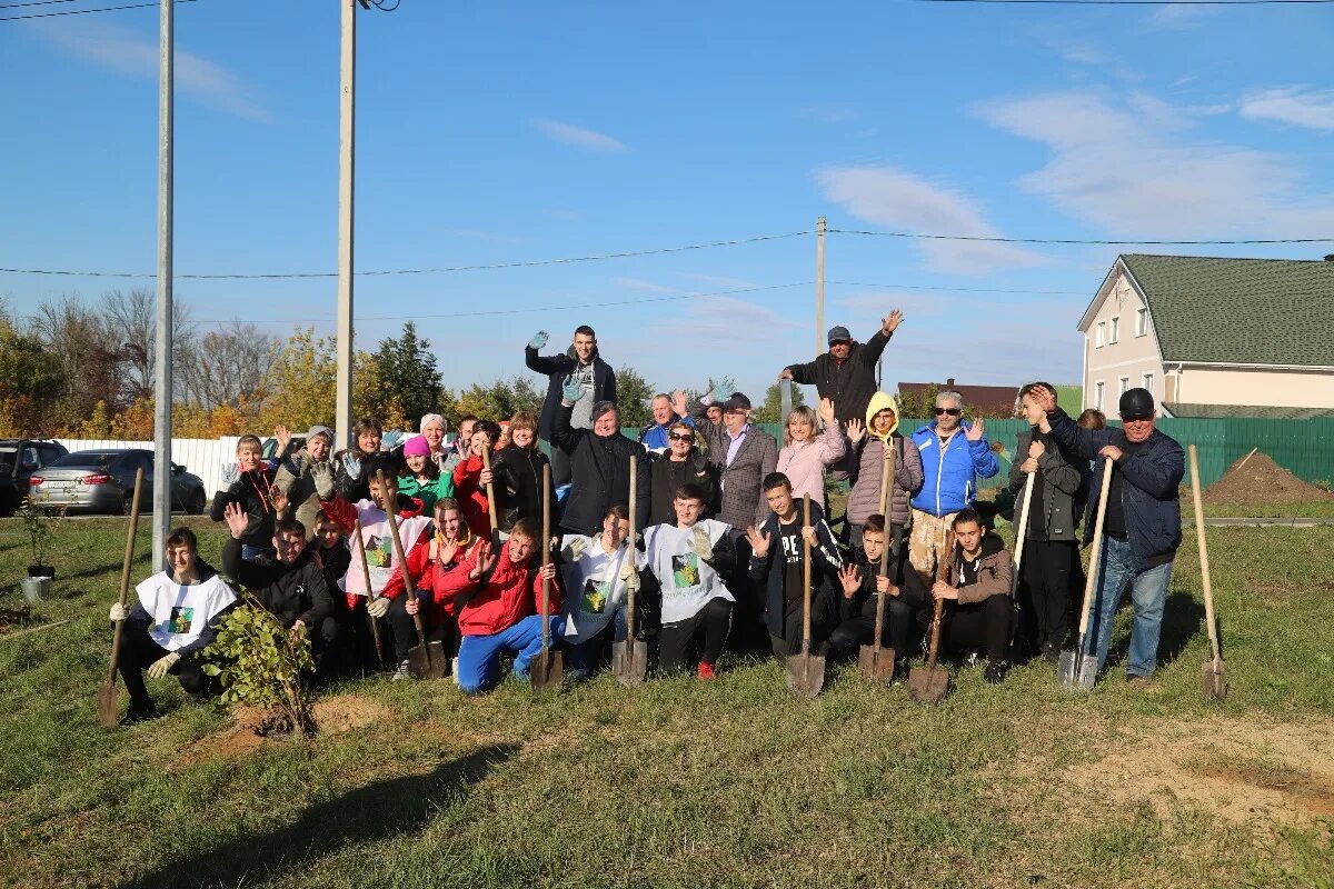 Поселок октябрьский сегодня. П Октябрьский Белгородского района. Поселок Октябрьский Белгородский район. Глава поселок Октябрьский Белгородский район. Посёлок Октябрьский Ростовская область.