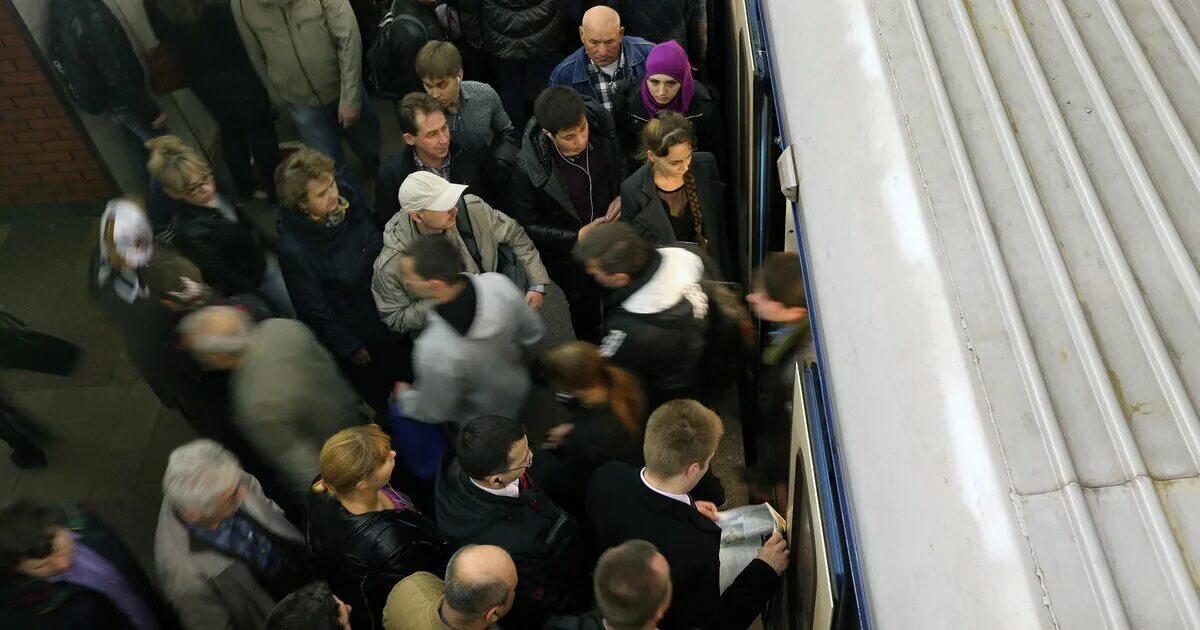 Происшествия в Московском метро на салатовой ветке. Происшествие на салатовой ветке. Сбой в метро сегодня на красной ветке. Сбой в движении метро.