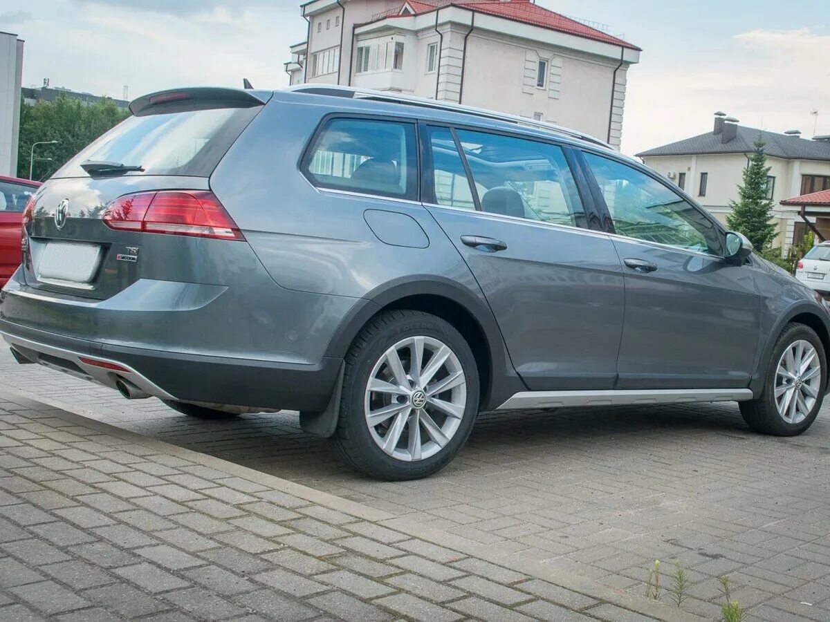 Купить универсал с пробегом воронеж. Volkswagen Golf 7 универсал. Golf 2018 Рестайлинг универсал. Фольксваген гольф универсал 2018. Golf 7 Рестайлинг универсал.