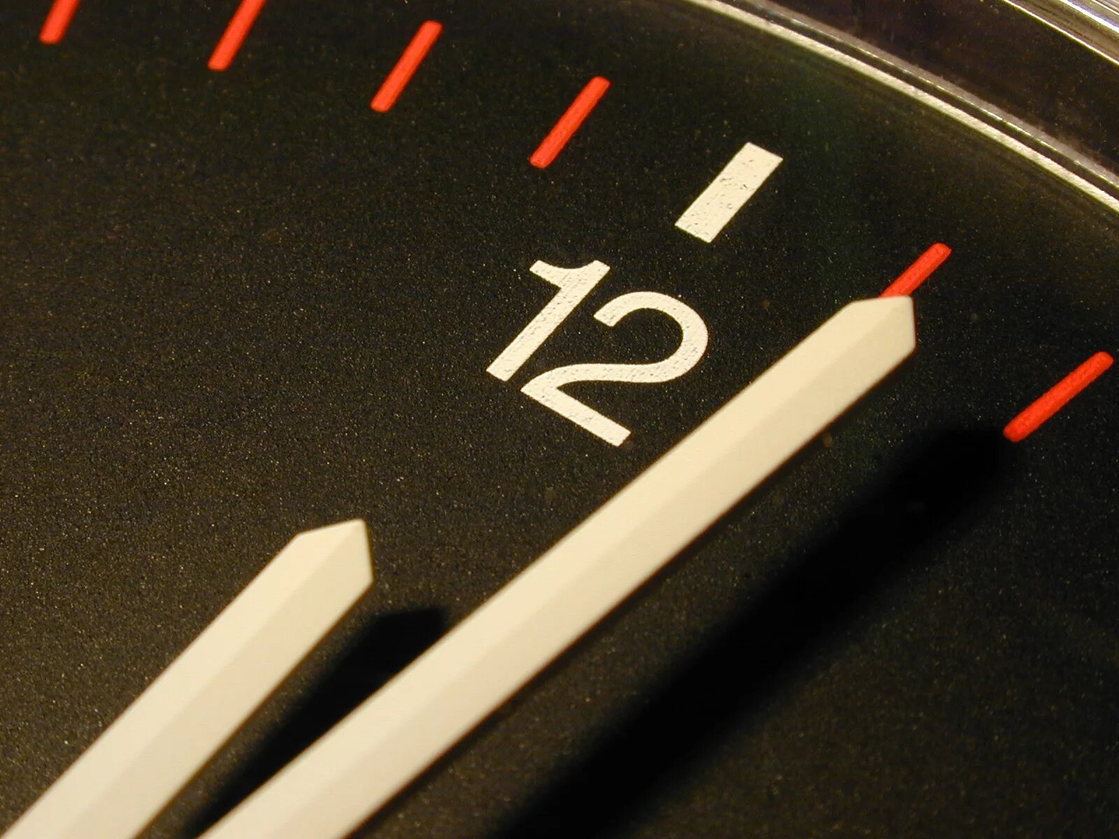 Time is important. високосная секунда фото. не закрывай глаза после будильника это ловушка. передача 600 секунд сорокина. секунды закрываются.