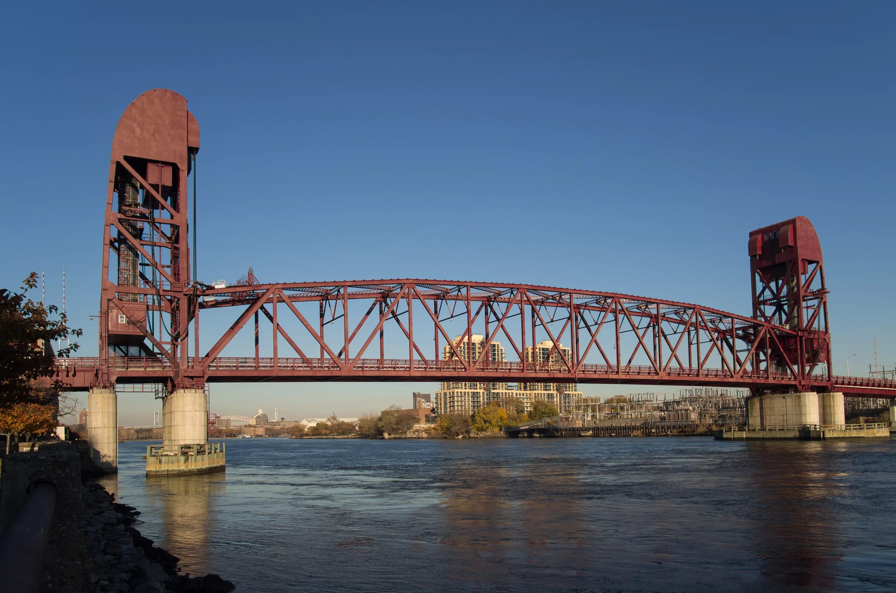 Ххж. Рузвельт Айленд Нью-Йорк. Подъемный мост в Нью-Йорке. Roosevelt_Island_Bridge. Мост Рузвельта.