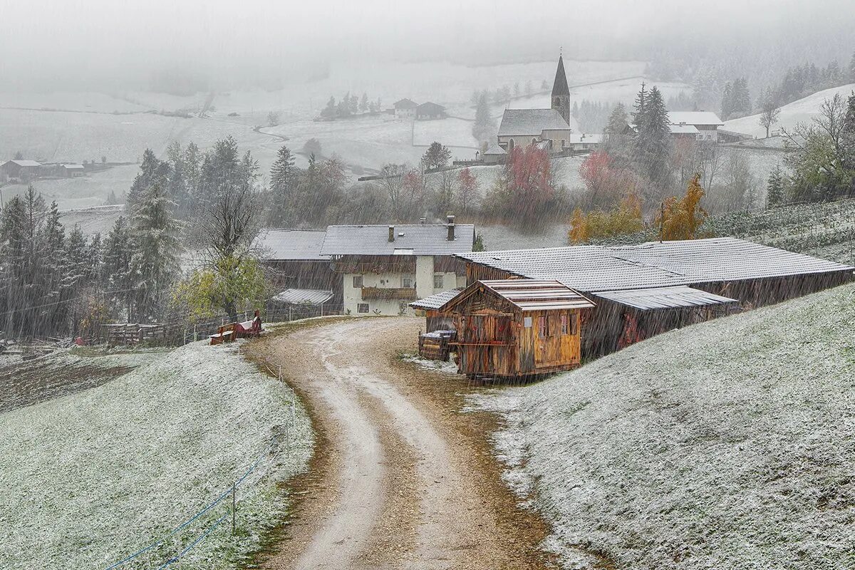 Деревня в Сибири. Сибирь зима деревня. Зима Восточной Сибири деревни. Сибирская деревня зимой.