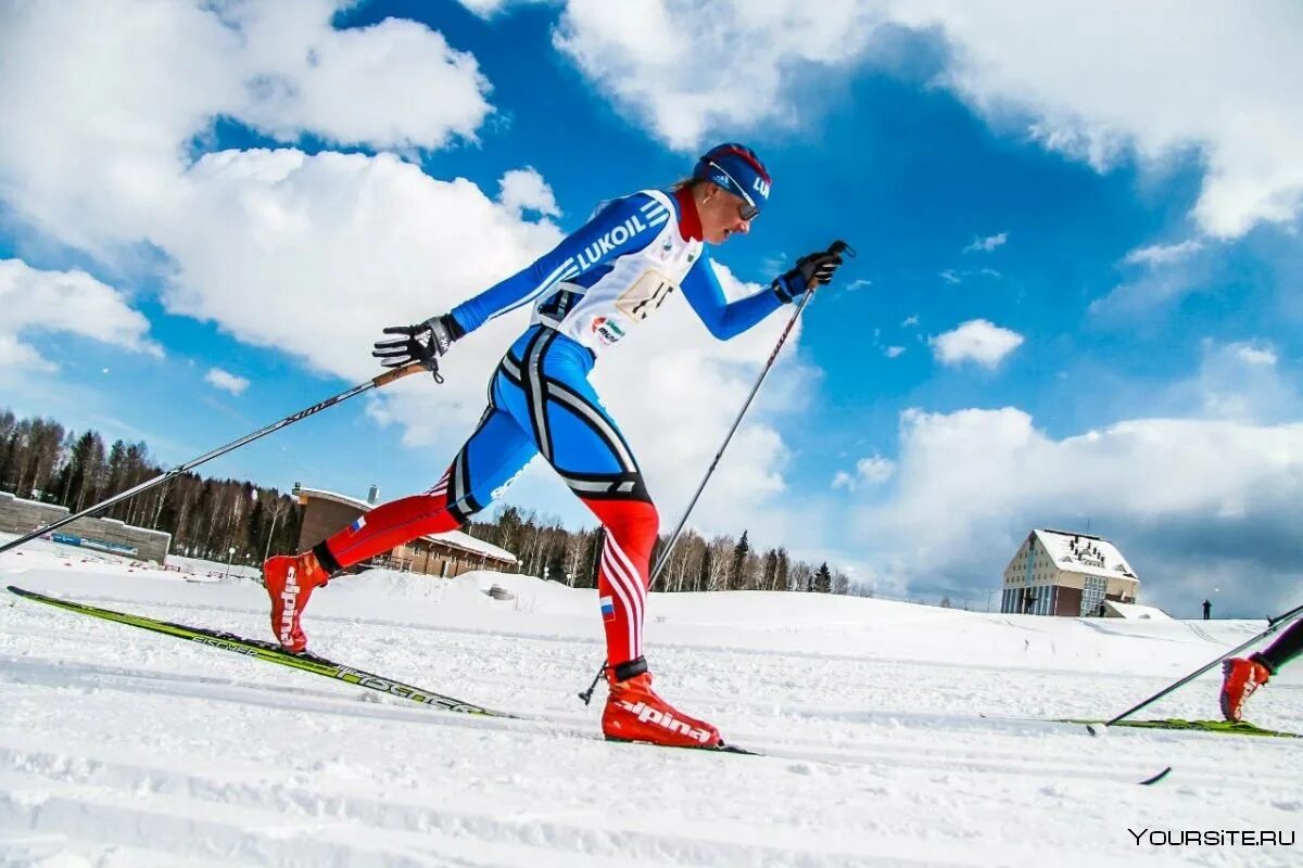 Современный лыжный спорт лыжного спорта. Лыжные гонки. Лыжник. Лыжи спорт. Спортсмен лыжник.