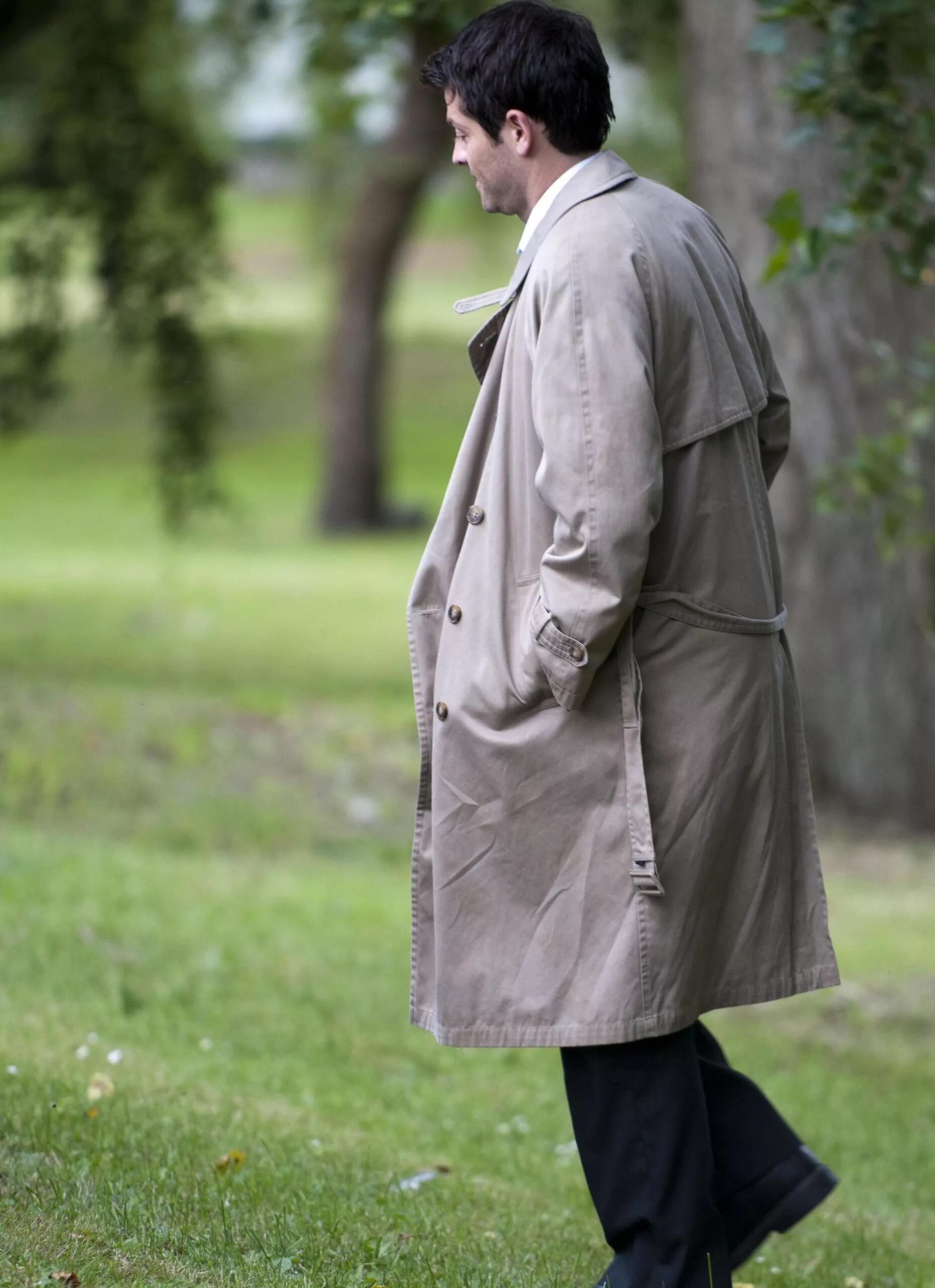 Кастиэль сверхъестественное плащ. Человек в накидке. Плащ ветров. Киану ривз матрица. Миша коллинз.