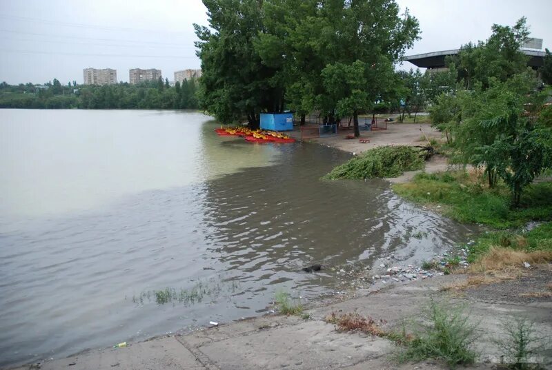 Водохранилище Сайран. Сайран. Алмаатинка впадающая в Сайран фото.