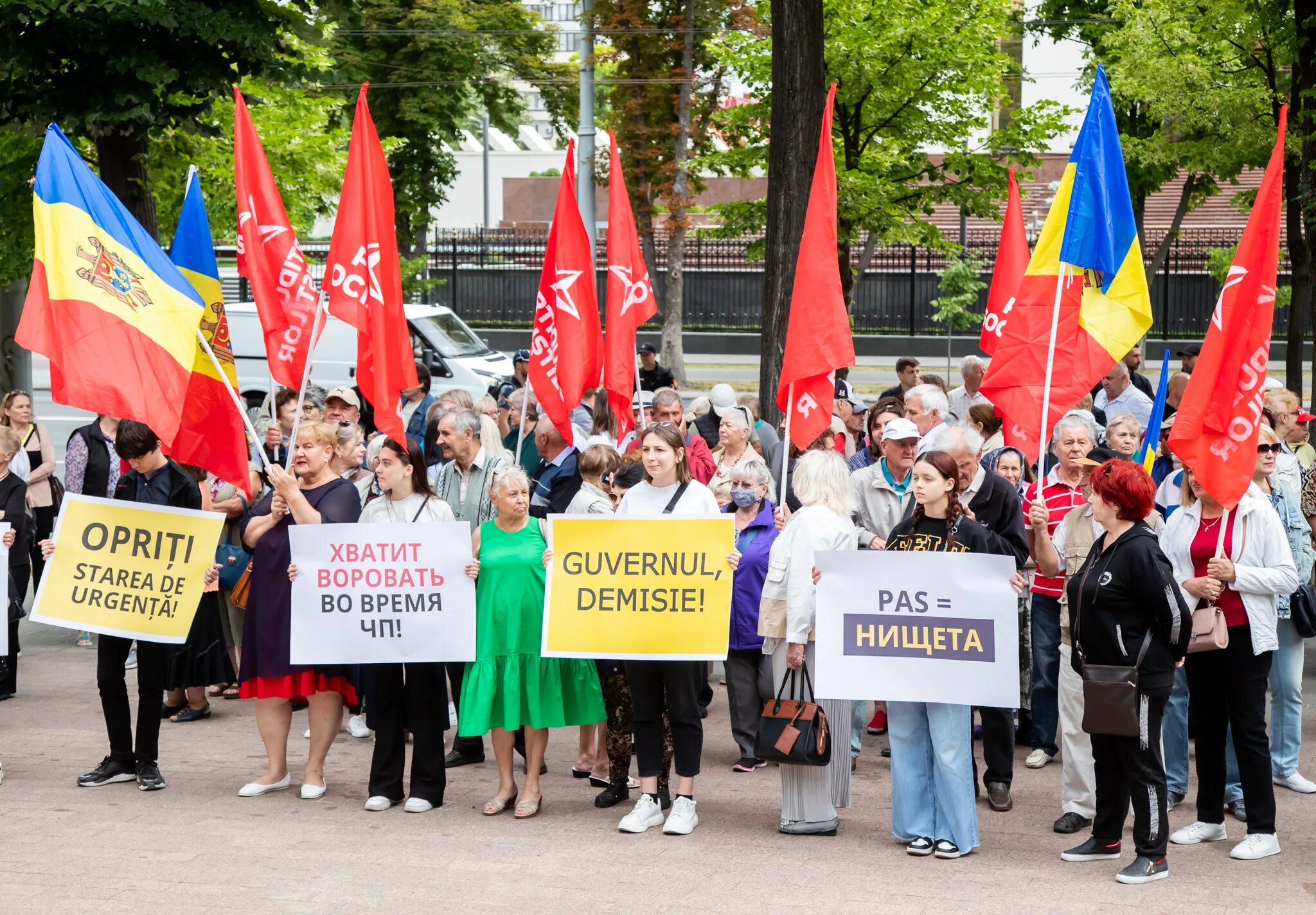 Протесты в Молдавии 2022. Протесты против президента Молдова. Митинг в Кишиневе. Долой правительство.