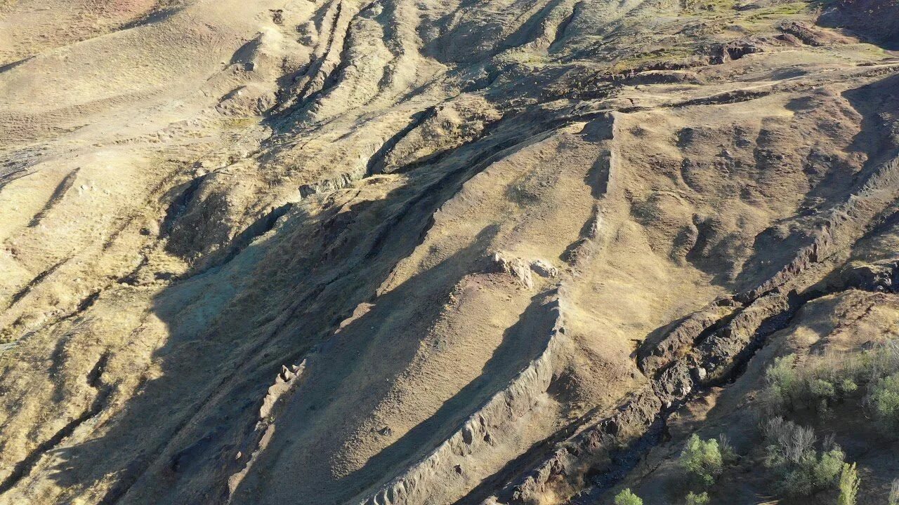 Где сейчас находится ковчег ноя. Ноев ковчег турция арарат. гора арарат ковчег ноя. ноев ковчег на горе арарат. армения гора арарат ноев ковчег.