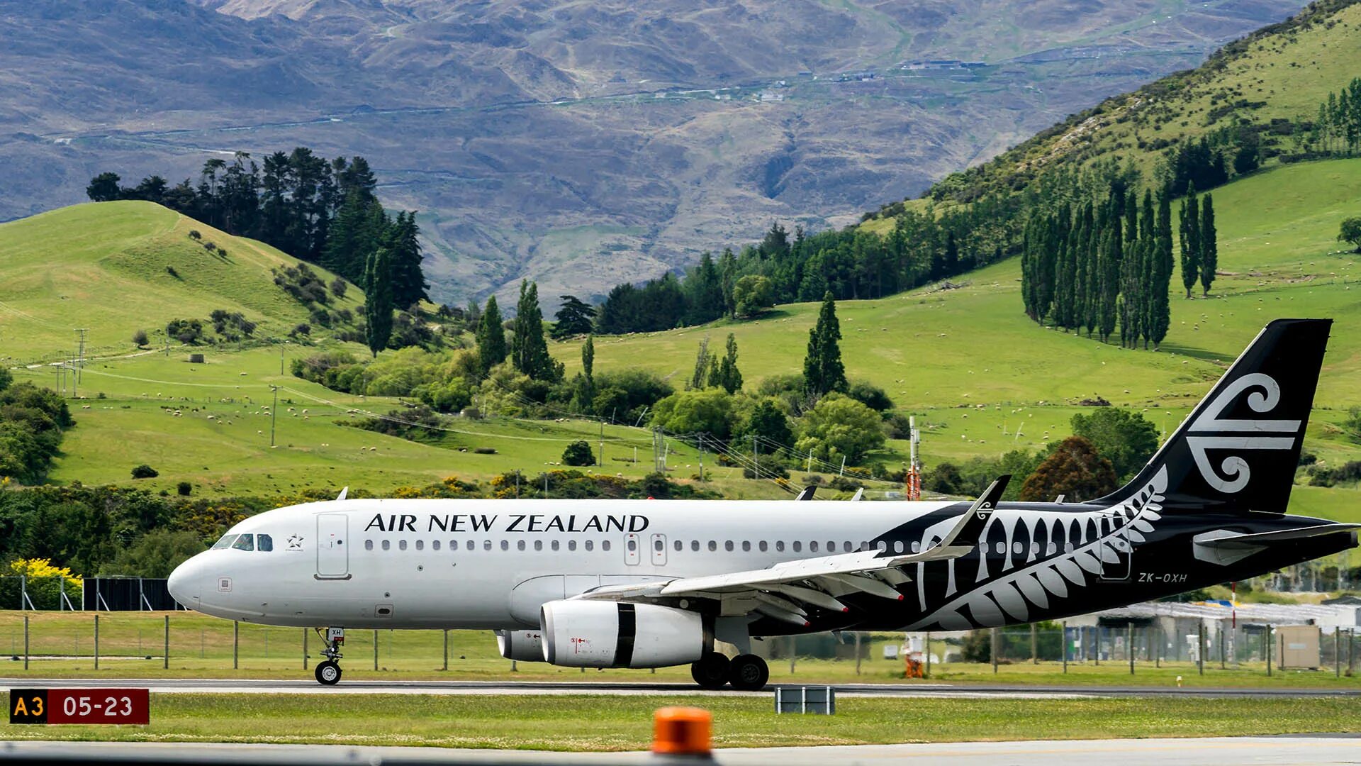 Эйр новая Зеландия. New Zealand авиакомпания. Air New Zealand plane. Аэропорт Квинстаун новая Зеландия.